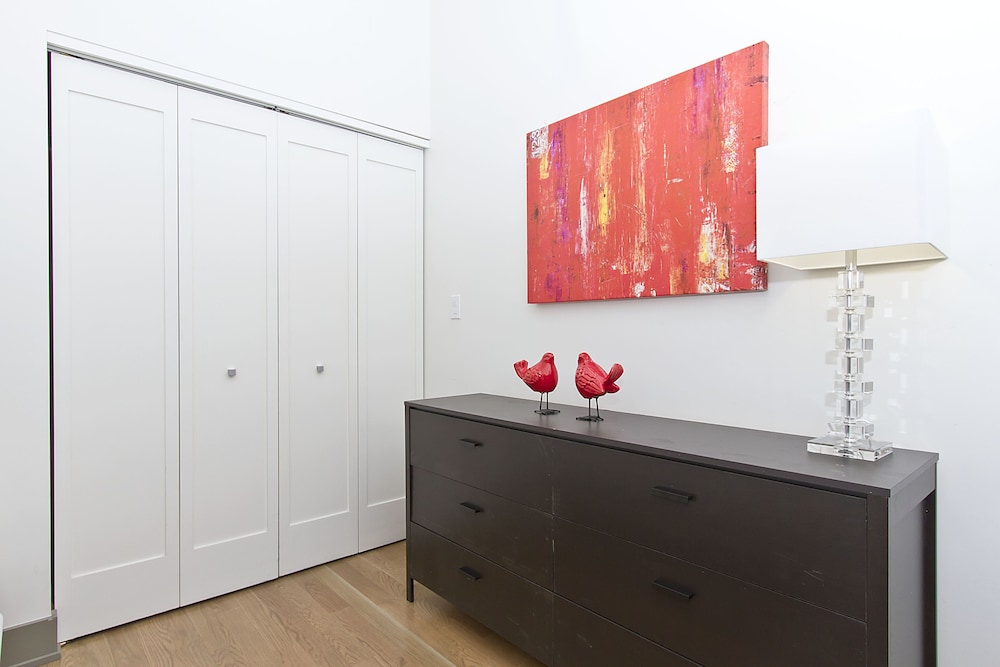 Vibrant 2BR in Wrigleyville by Sonder - photo 12