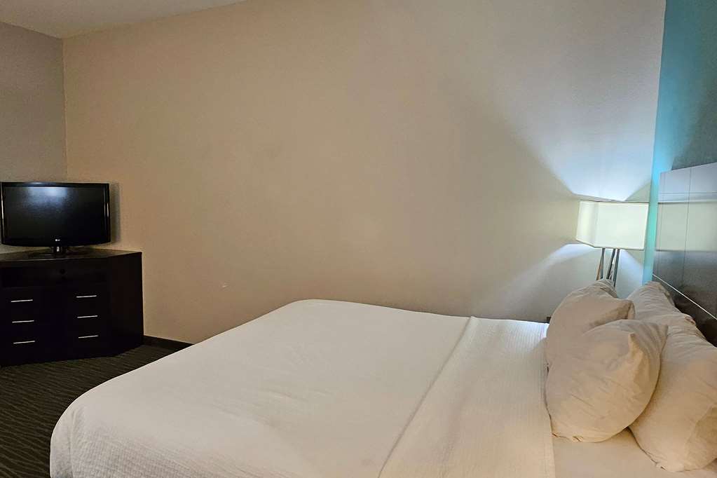 Ramada by Wyndham Burkburnett Wichita Falls - photo 8