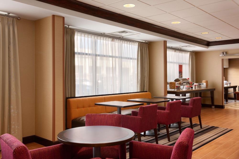 Hampton Inn Boston Braintree - photo 17