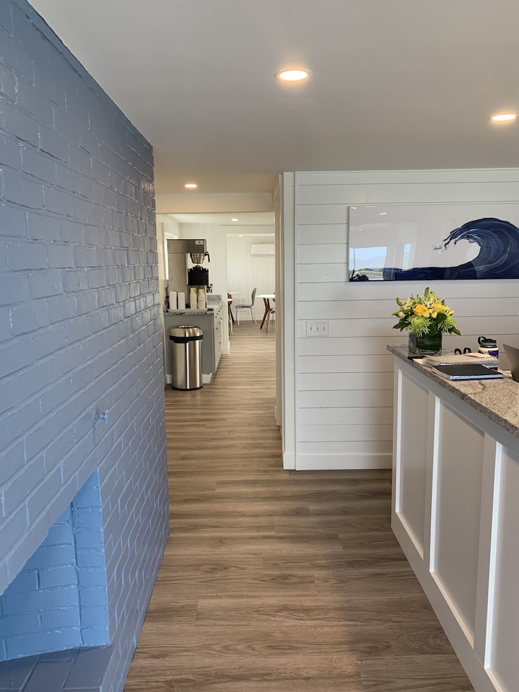 Breakwater Hotel - photo 25