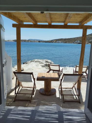 Zacharias Seaside Studio Kimolos — hotel in Kimolos