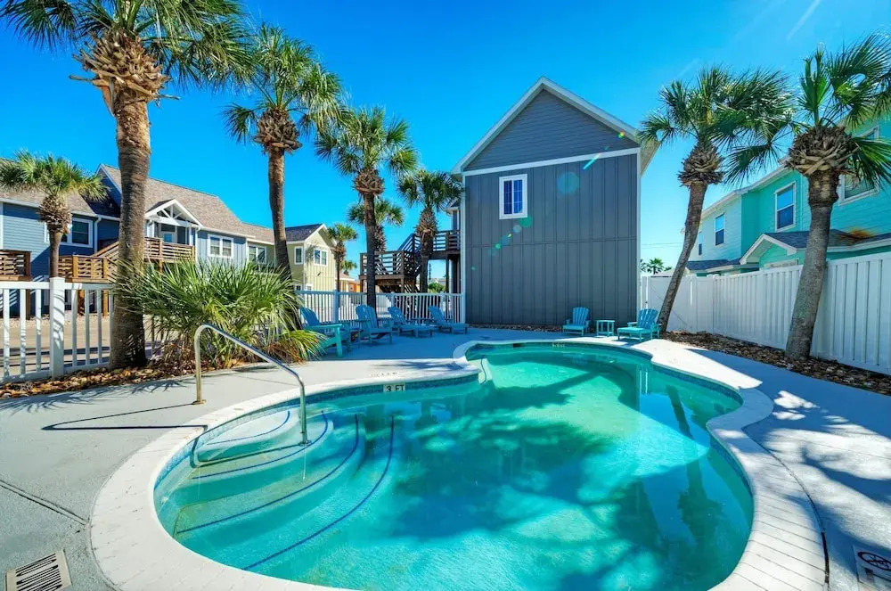 Communal Pool Beach Gear Prime Location Near Port Aransas Beaches Salty Seas by AvantStay in Port Aransas, United States