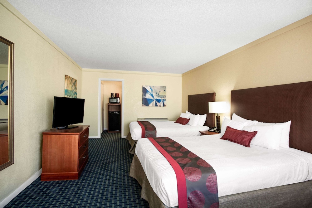 Ramada by Wyndham Virginia Beach - photo 4