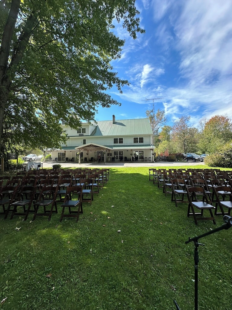 Timber House Resort — Quinte West