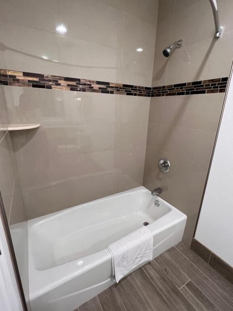 Town and Country Inn - photo 28