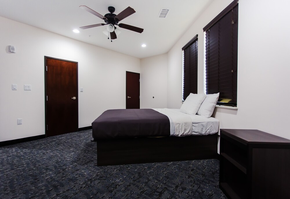 Palacio Royale Inn Boutique Katy - photo 40