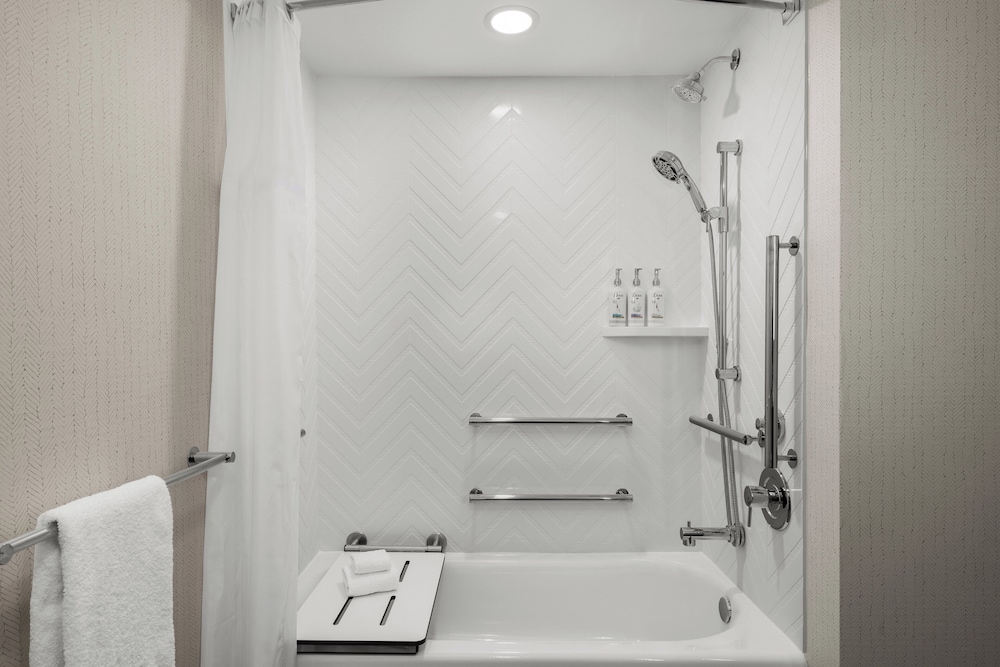 Holiday Inn Coralville Iowa City by IHG - photo 18