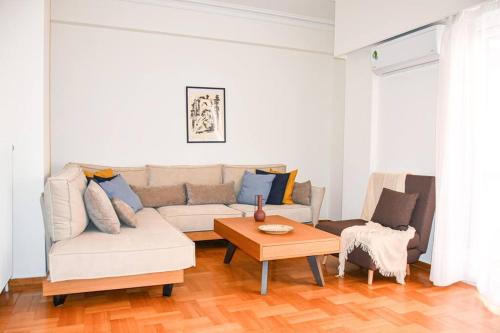 Spacious Modern Apartment in Pagkrati — 4-Star Luxury Hotel in Athens, Greece