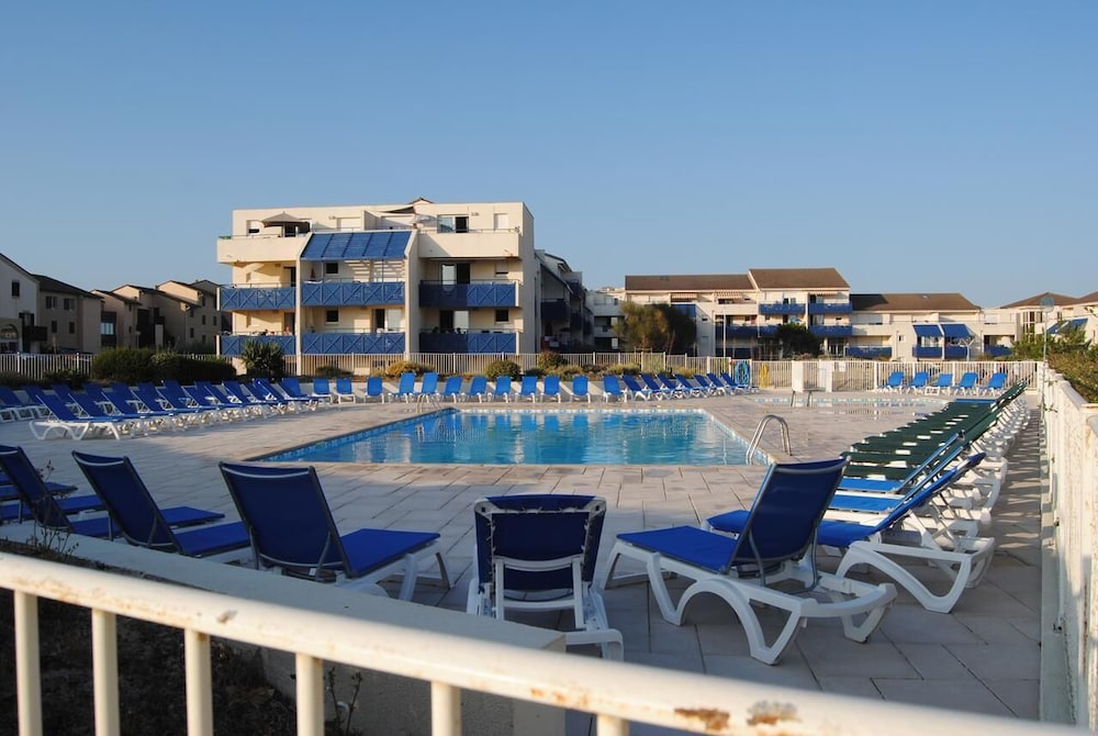 Superbe T3 Les Pieds Dans L'eau Parking Piscine En Ete — hotel in Lacanau