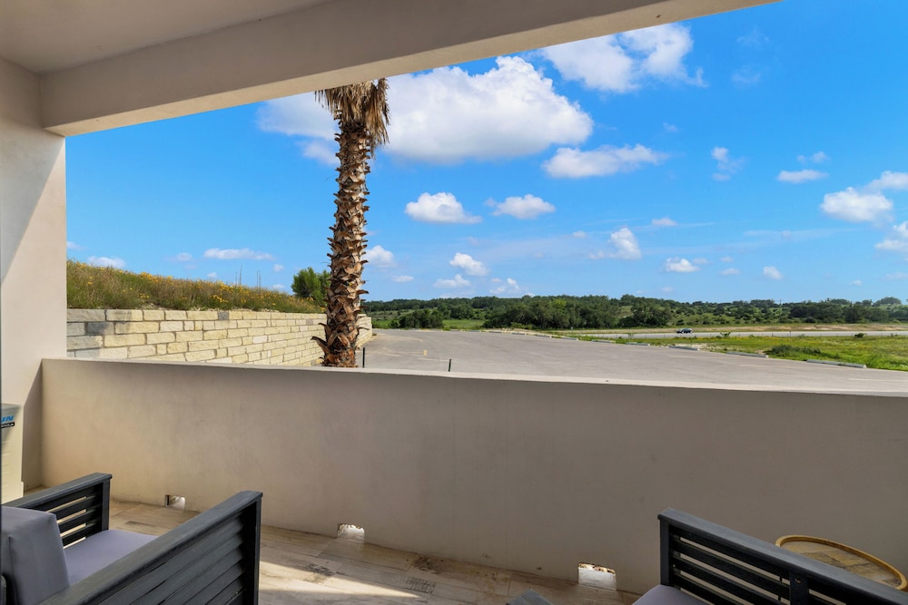 The Bentley Hotel Audrey Hepburn Suite Pool View - photo 26