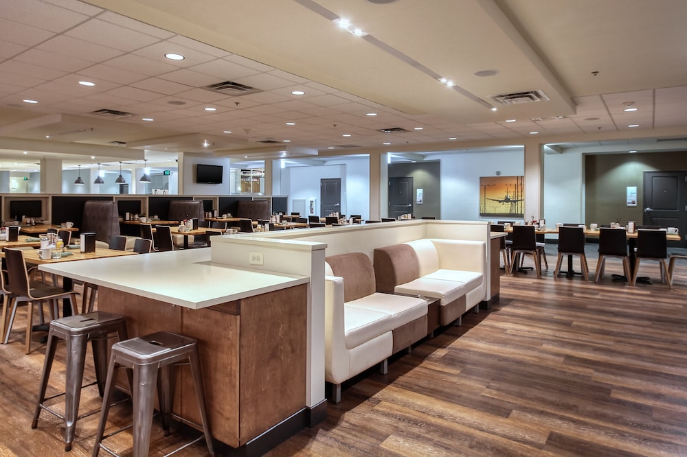 Holiday Inn Hotel & Suites Atlanta Airport North by IHG - photo 45