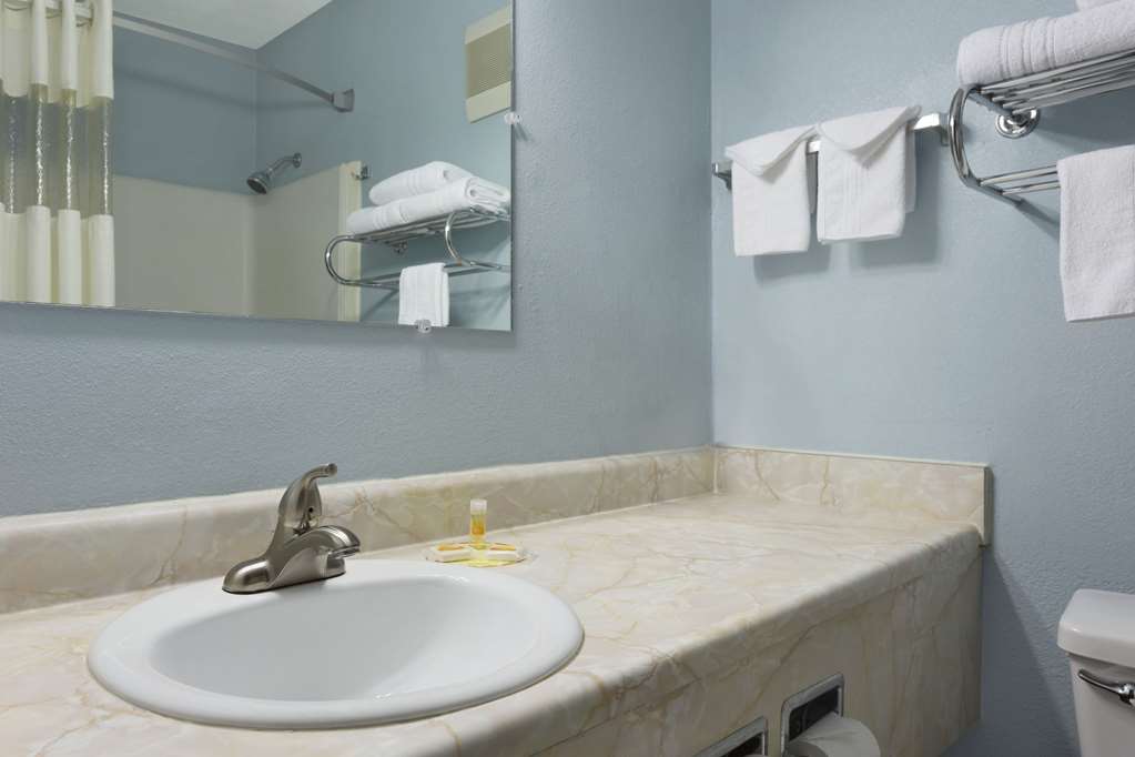 Days Inn by Wyndham Middletown - photo 9