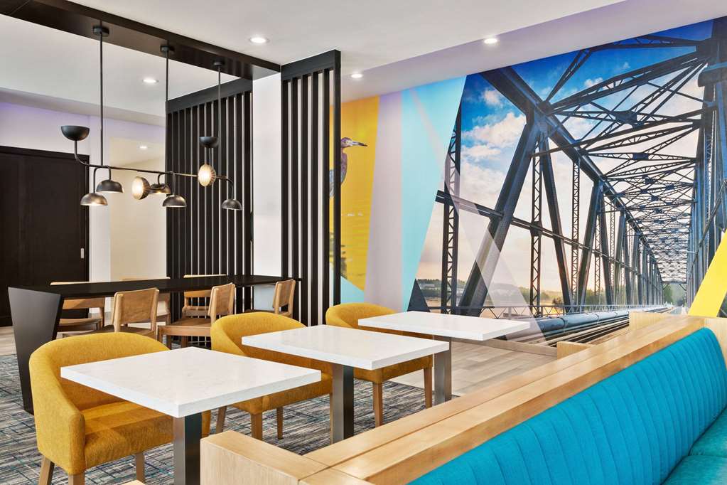 La Quinta Inn & Suites by Wyndham Richmond Sugarland - photo 6
