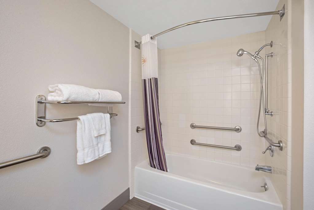 La Quinta Inn & Suites by Wyndham Rancho Cordova Sacramento - photo 40