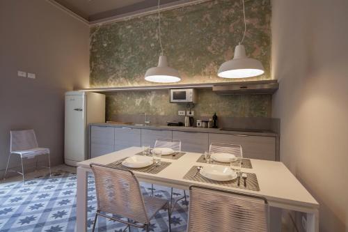 Casa222 stylish apartment La Spezia Old Town 5' station to Cinque Terre — 4-Star Luxury Hotel in La Spezia, Italy