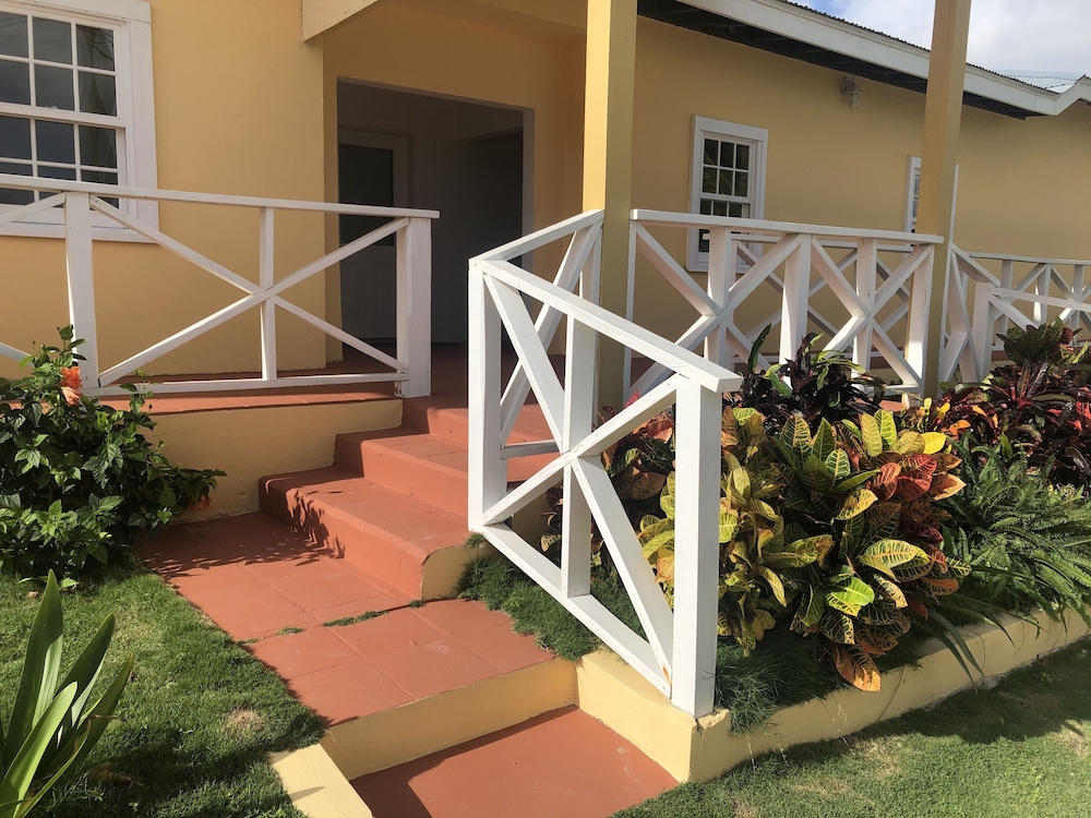 Rendezvous Bay Hotel