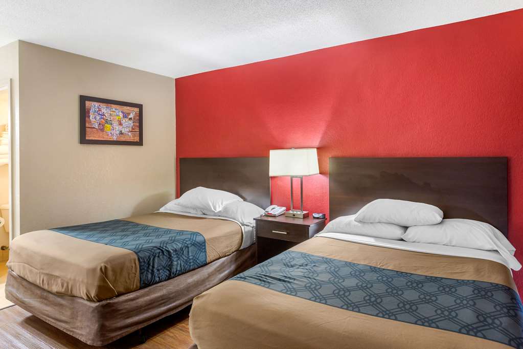 Econo Lodge Shorewood - photo 19