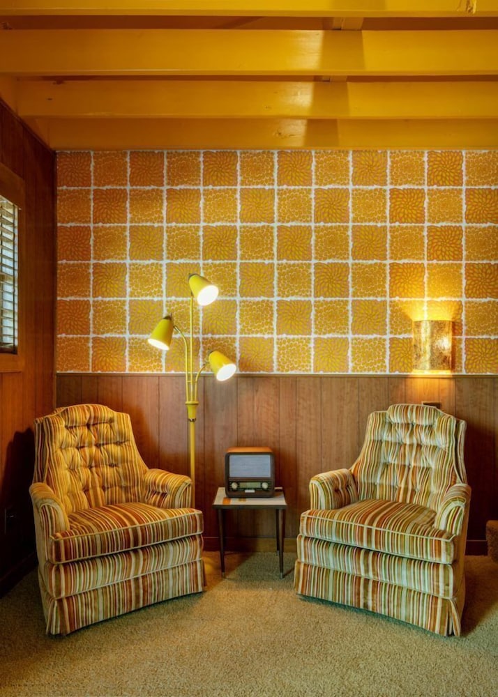 The Dive Motel & Swim Club - photo 20
