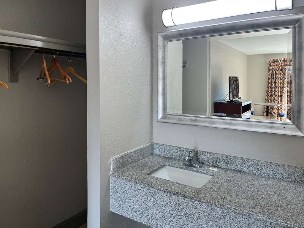 Motel 6 Raleigh NC Downtown South - photo 18