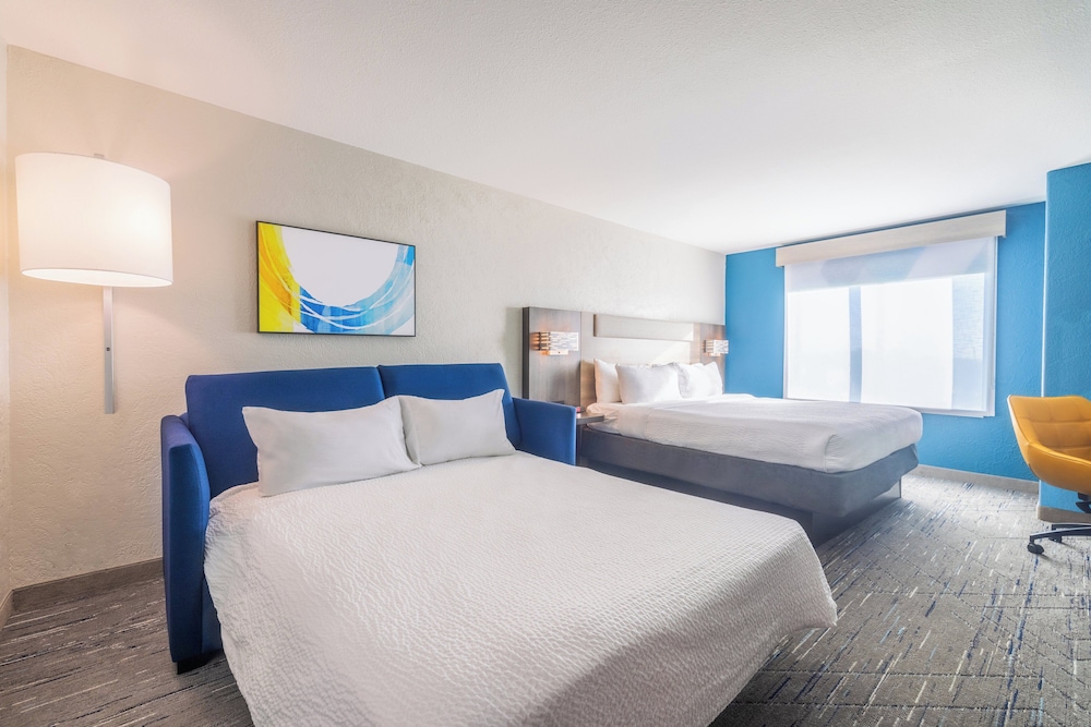 Holiday Inn Express and Suites Kansas City Airport by IHG - photo 9
