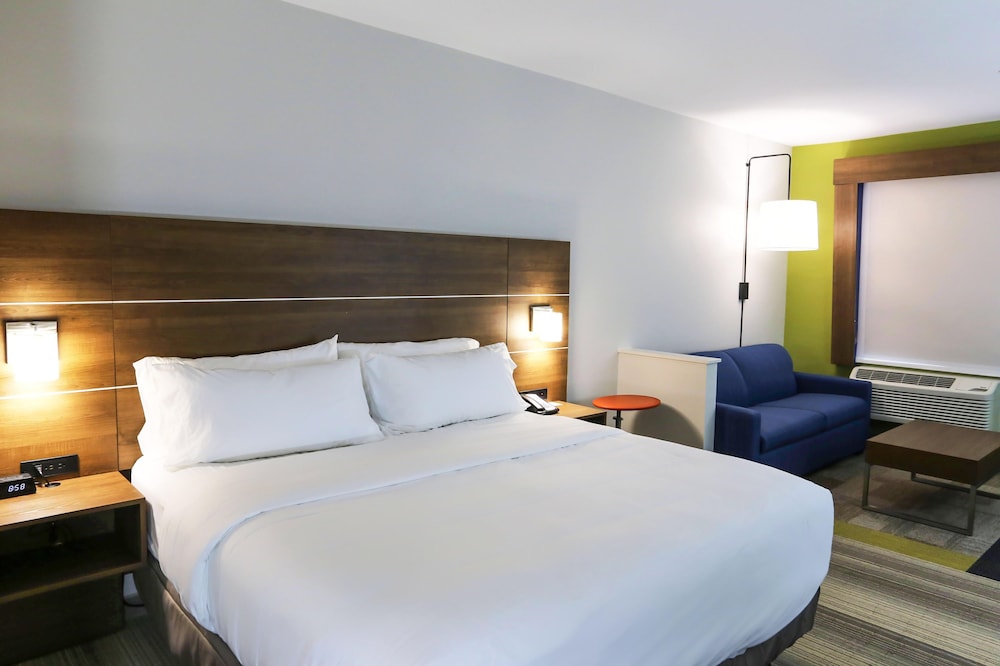 Holiday Inn Express & Suites Houston IAH Beltway 8 by IHG - photo 13