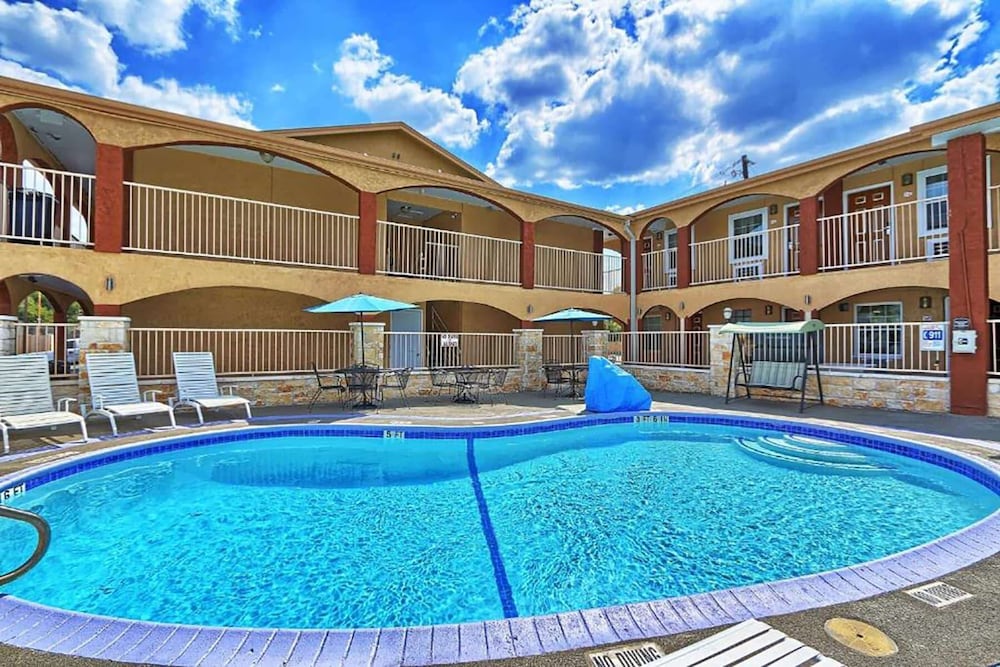 Econo Lodge Austin South - photo 10