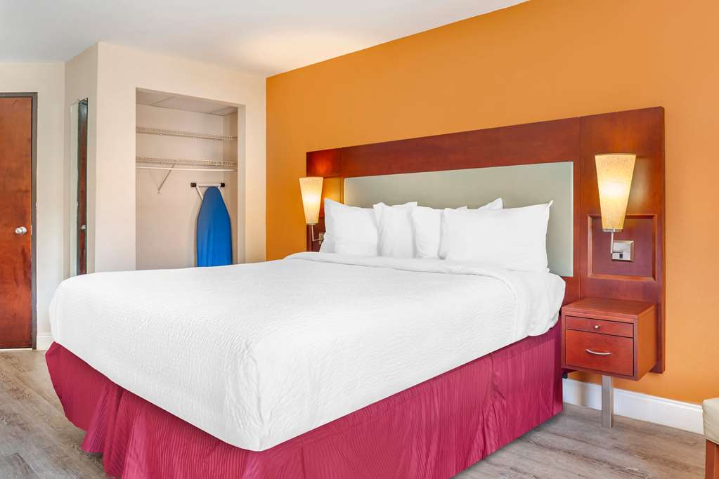 Days Inn & Suites by Wyndham Rocky Mount Golden East - photo 48