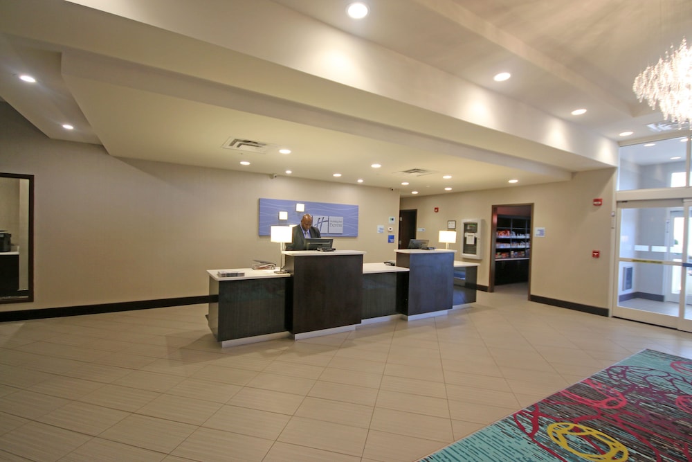 Holiday Inn Express & Suites Charlotte North by IHG - photo 16