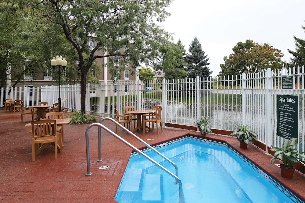 Hampton Inn Holland - photo 51