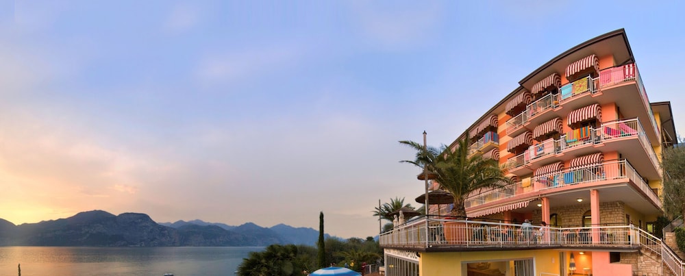 Hotel Eden - carbon neutral hotel in Baveno