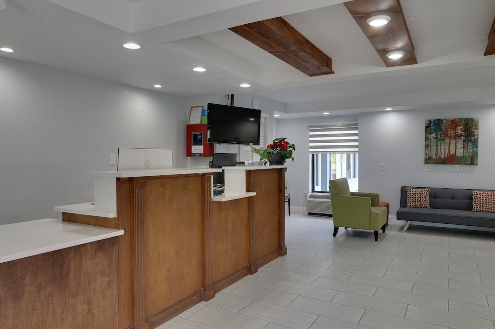 Baymont by Wyndham Ridgeland I 95 - photo 5