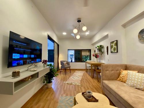 Dom Lucia 201 Quiet and Cozy 1 BHK Bandra Ocean Side WIFI