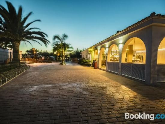 Camping Las Palmeras — 4-Star Luxury Hotel in Tarragona, Spain