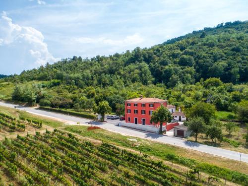 Casa Rossa Motovun Boutique Istrian Guesthouse Motovun — 4-Star Luxury Hotel in Motovun, Croatia