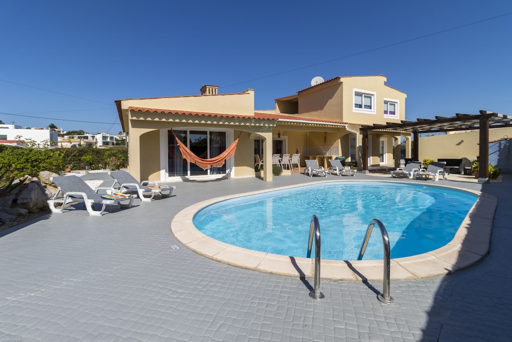 Villas2Go2 Canelas — 4-Star Luxury Hotel in Portimao, Portugal