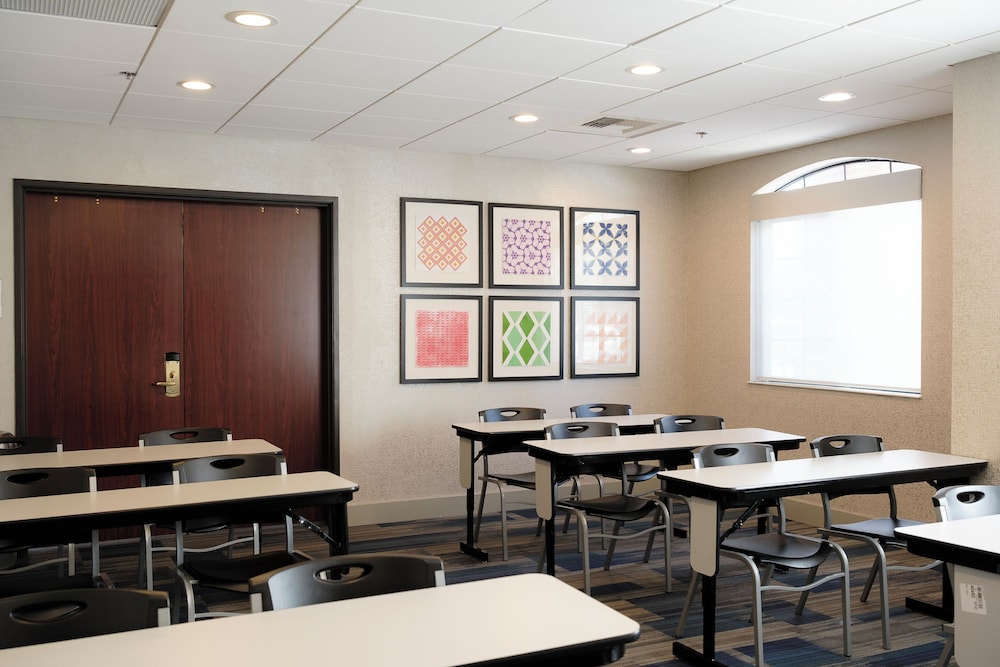 Holiday Inn Express Suites Davis University Area - photo 52