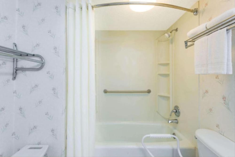 Ashland Studio Inn By OYO Richmond North near Kings Dominion - photo 14