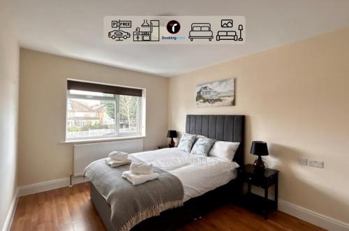 Modern 2 Bedroom Flat By Tara Stays Short Lets & Serviced Accommodation Watford With Free Parking & Nearby Warner Studios — 4-Star Luxury Hotel in Watford, United Kingdom