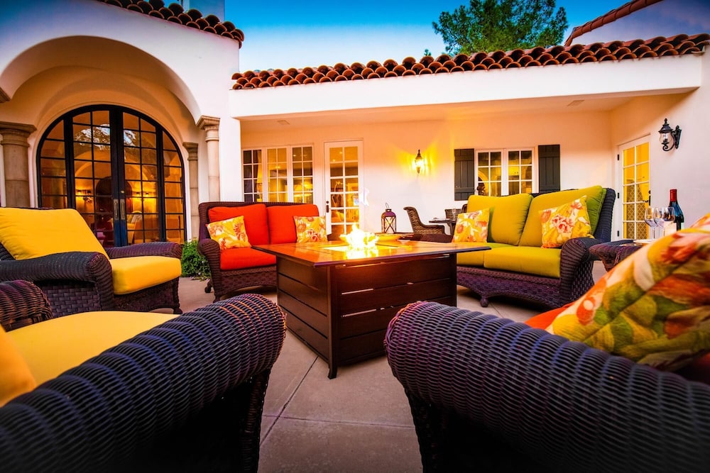 Catalina by AvantStay Private Grand Estate Backyard & Pool - photo 14