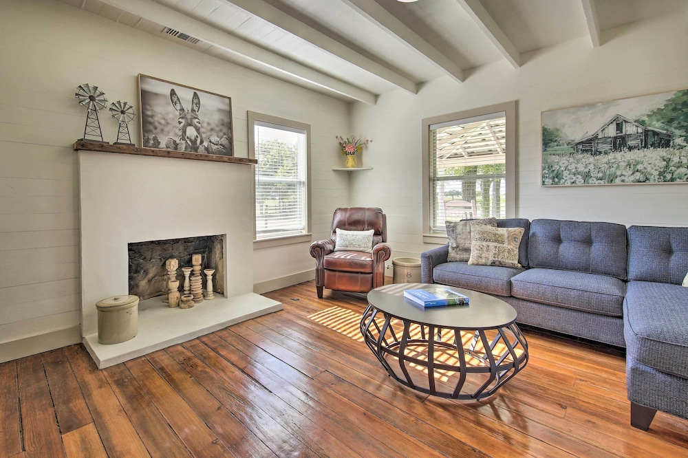 Peaceful Schulenburg Farmhouse W Fire Pit And Games 17403750 — Schulenburg