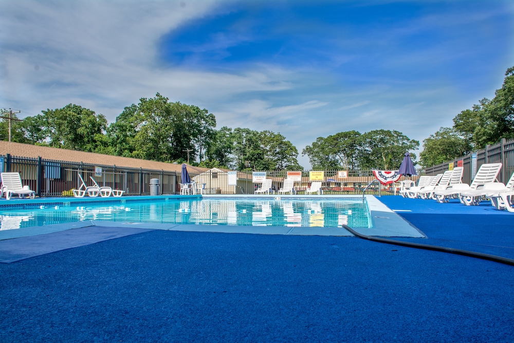 Atlantic Inn & Suites - photo 43