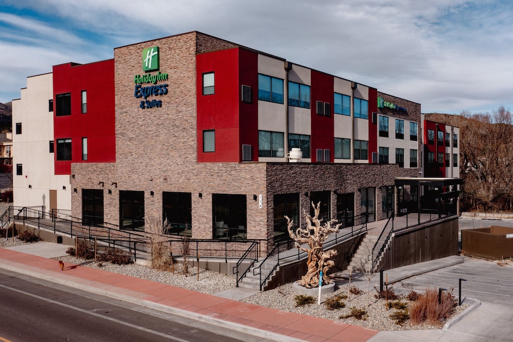 Holiday Inn Express & Suites Manitou Springs by IHG - carbon neutral hotel in Manitou Springs