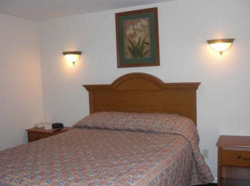 Relax Inn North Babylon - photo 14