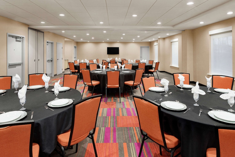 Home2 Suites by Hilton Woodbridge Potomac Mills - photo 37