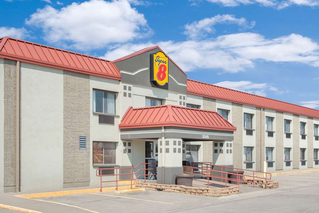 Super 8 by Wyndham Marshalltown - photo 2