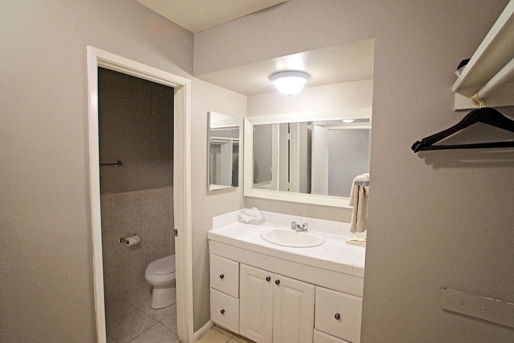 Ocean Villa Inn - photo 39