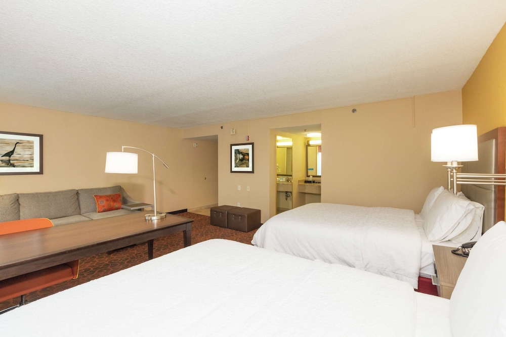 Hampton Inn Suites Jacksonville Airport - photo 30
