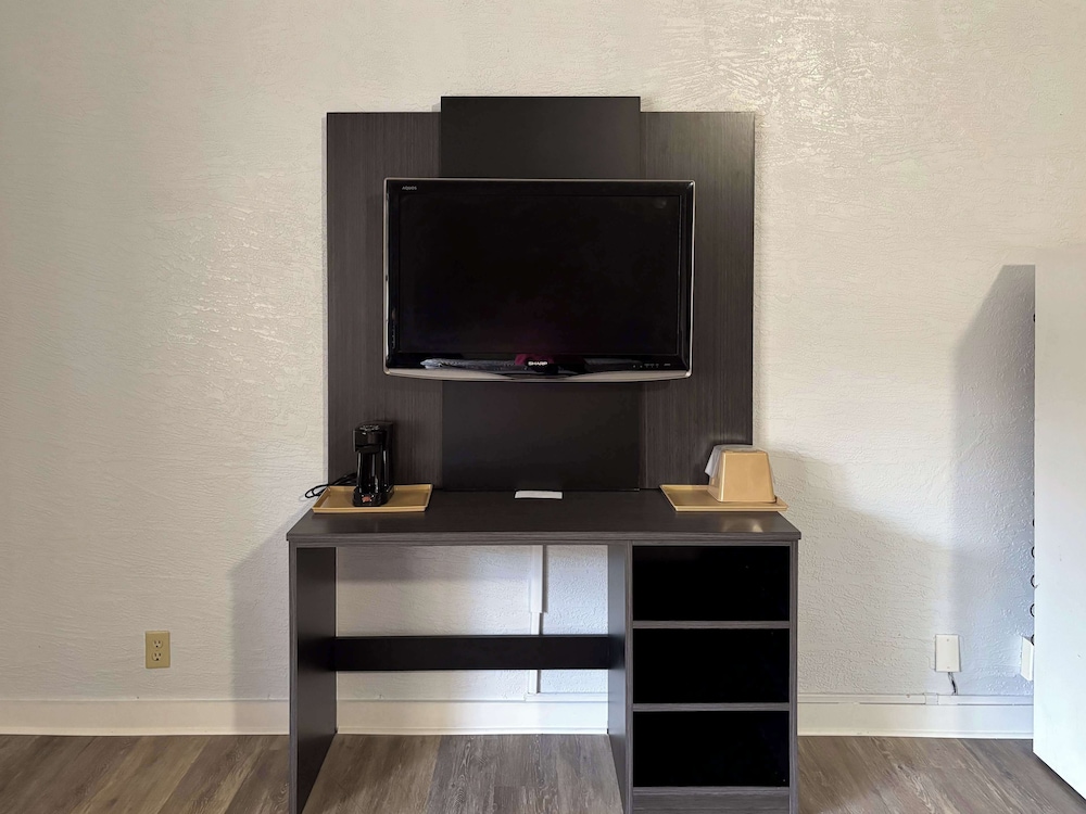 Studio 6 Tallahassee FL North Monroe - photo 16