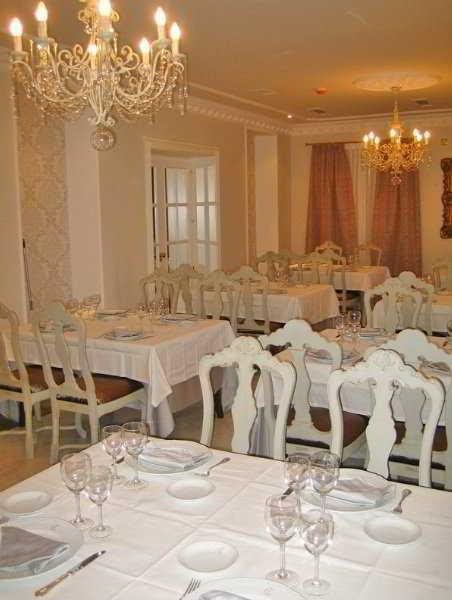 Posada Real Palacio Carrascalino in Villares De La Reina, Spain