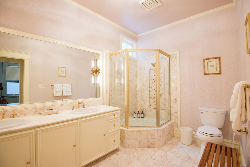 Nob Hill Inn - photo 52